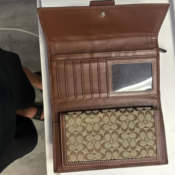 Coach women wallet - Picture 2 of 4